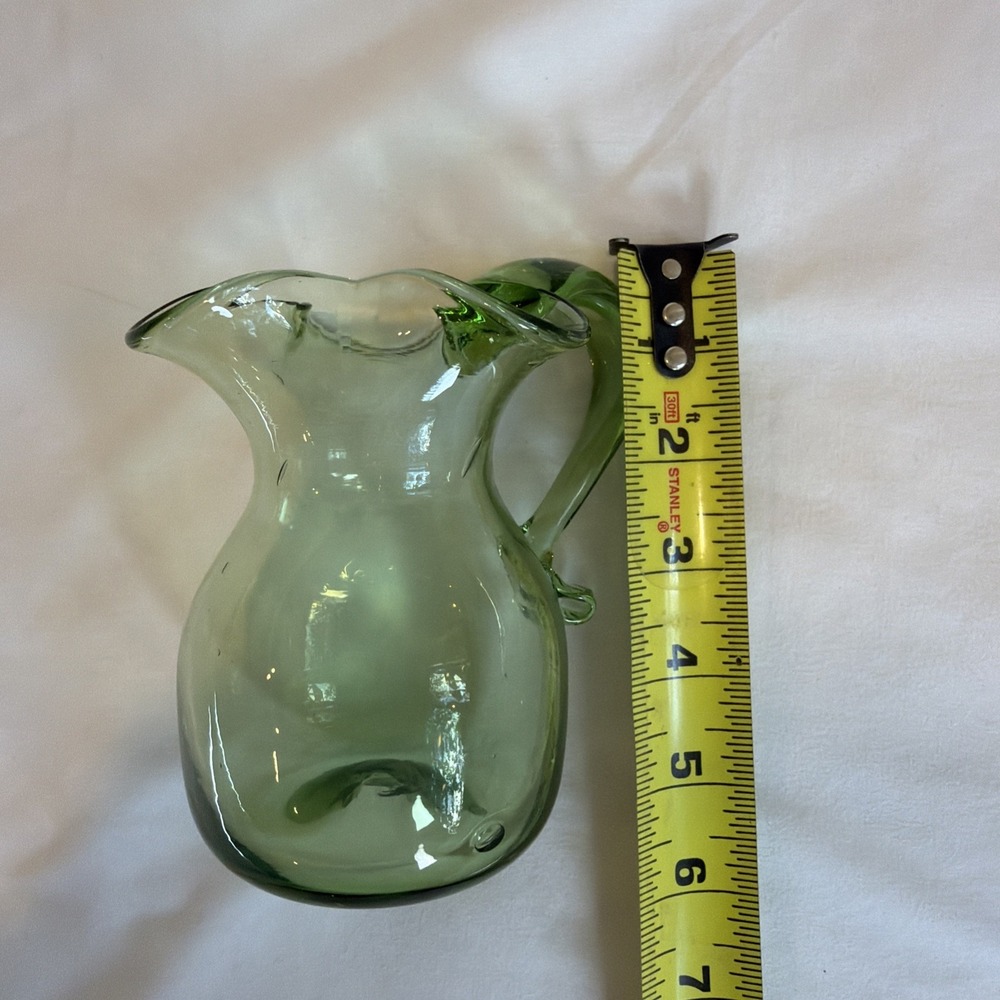 Green Glass Pitcher Ruffled Rim Applied Handle Vintage - Picture 6 of 6